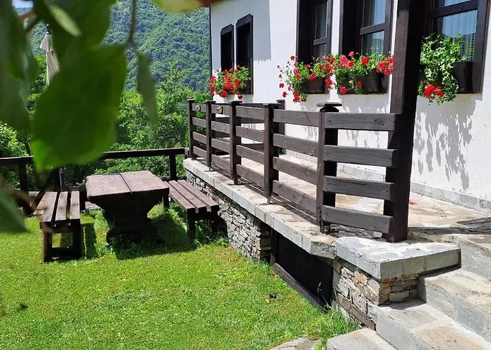 авина къща *